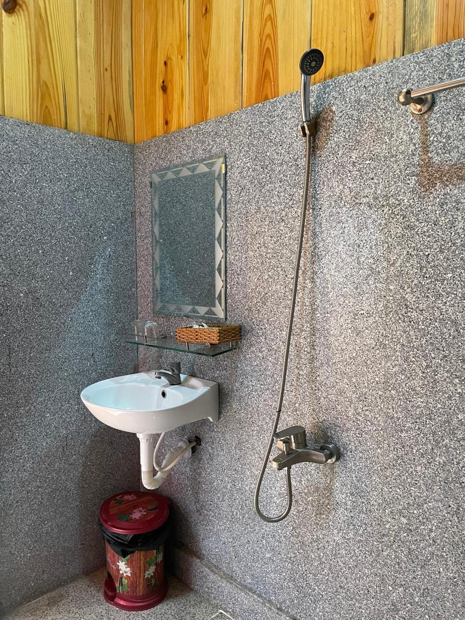 Hotel Khach San Huong Xua Hà Tiên Zewnętrze zdjęcie